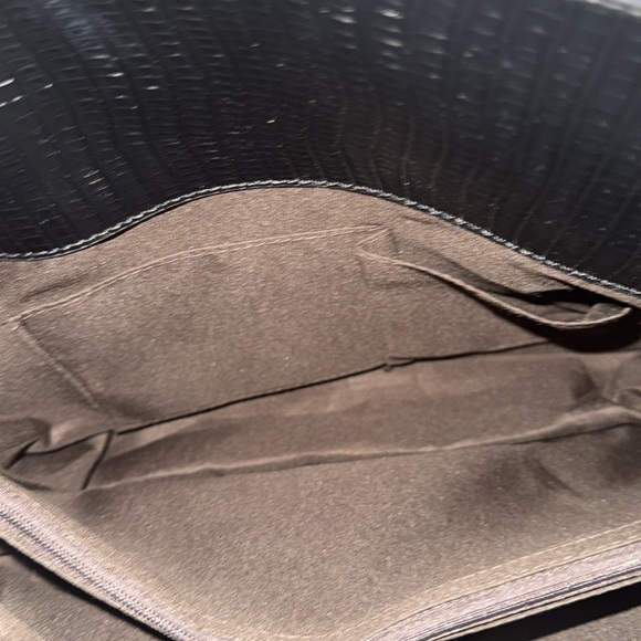 Sold-New Elegant Black Crocodile-Embossed Handbag with crossbody - Picture 4 of 5